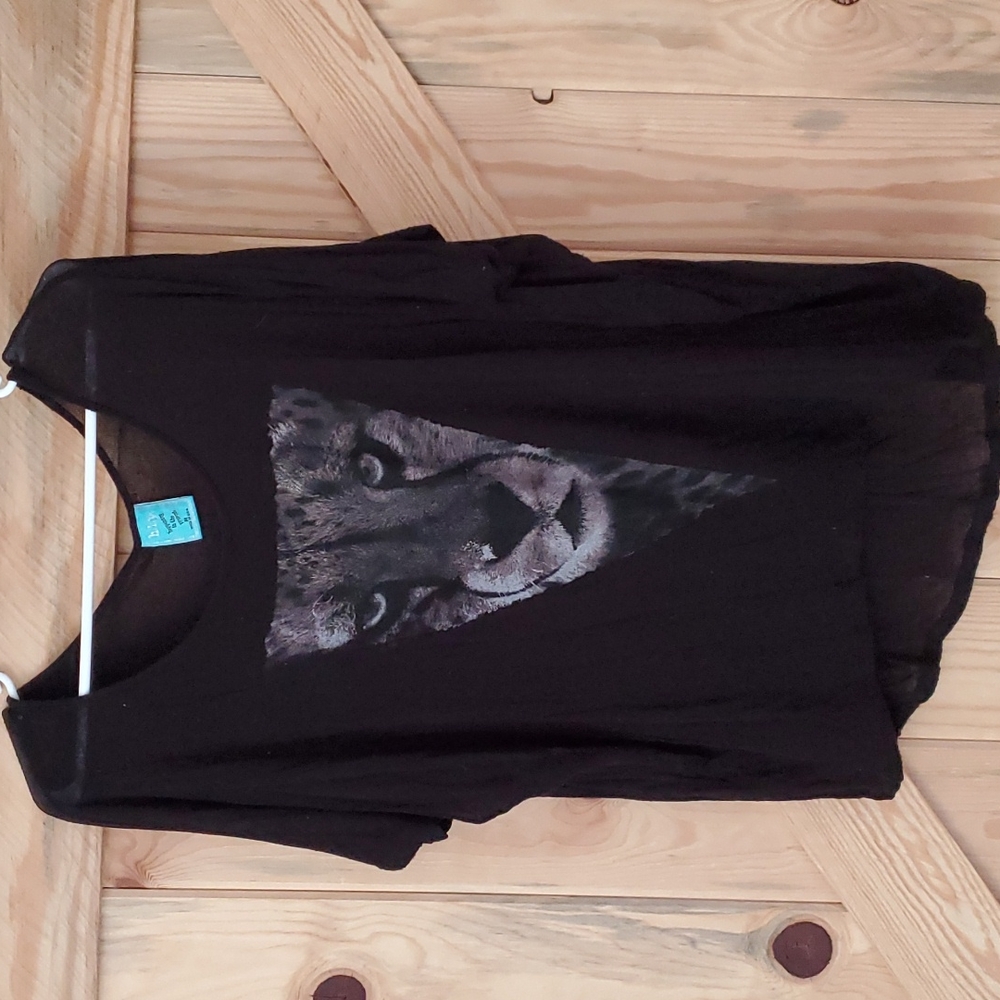 HIP lion shirt